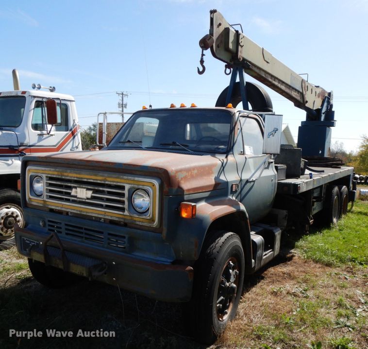 image for item DG6962 1983 GMC 7000  crane truck