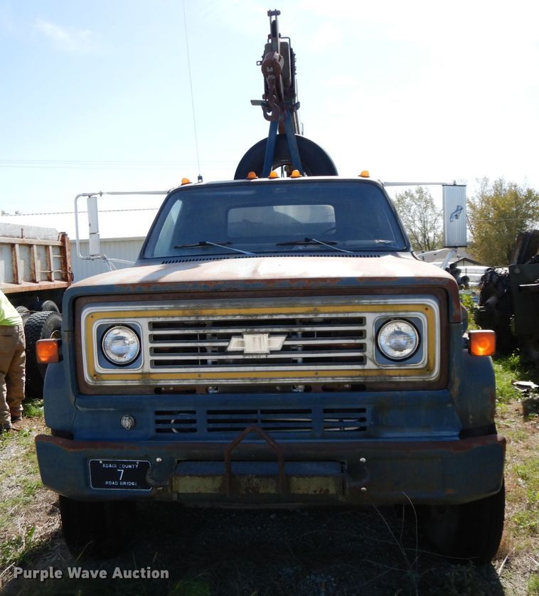 image for item DG6962 1983 GMC 7000  crane truck