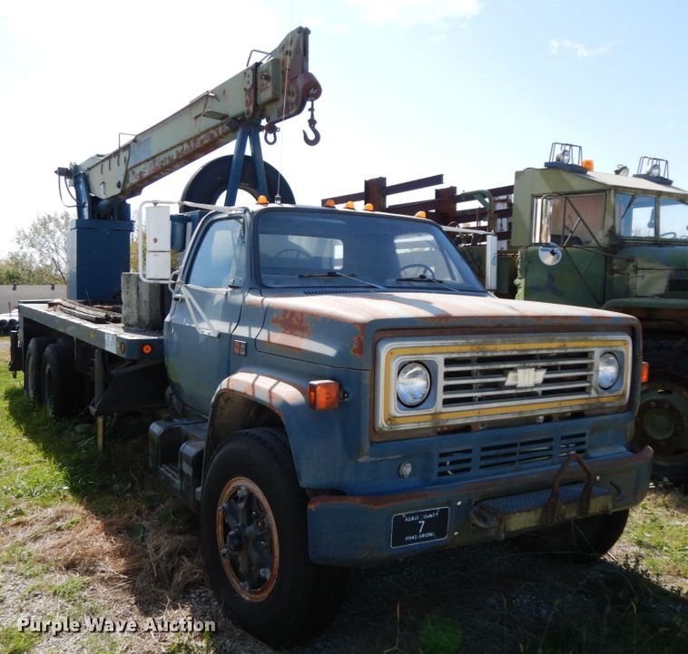 image for item DG6962 1983 GMC 7000  crane truck