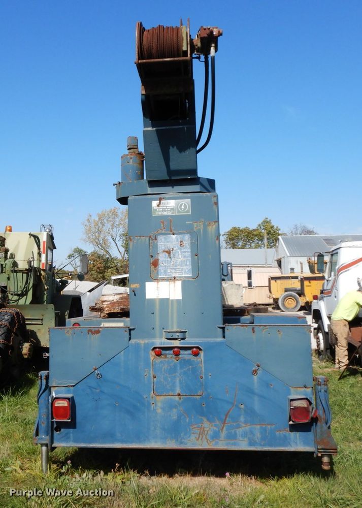 image for item DG6962 1983 GMC 7000  crane truck