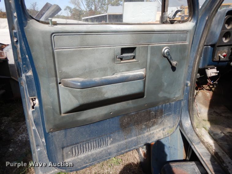 image for item DG6962 1983 GMC 7000  crane truck