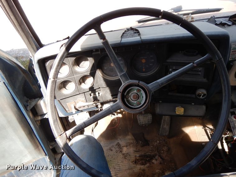 image for item DG6962 1983 GMC 7000  crane truck