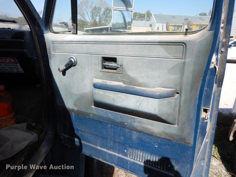 image for item DG6962 1983 GMC 7000  crane truck