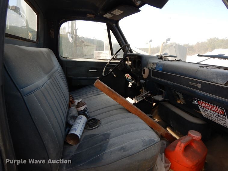 image for item DG6962 1983 GMC 7000  crane truck