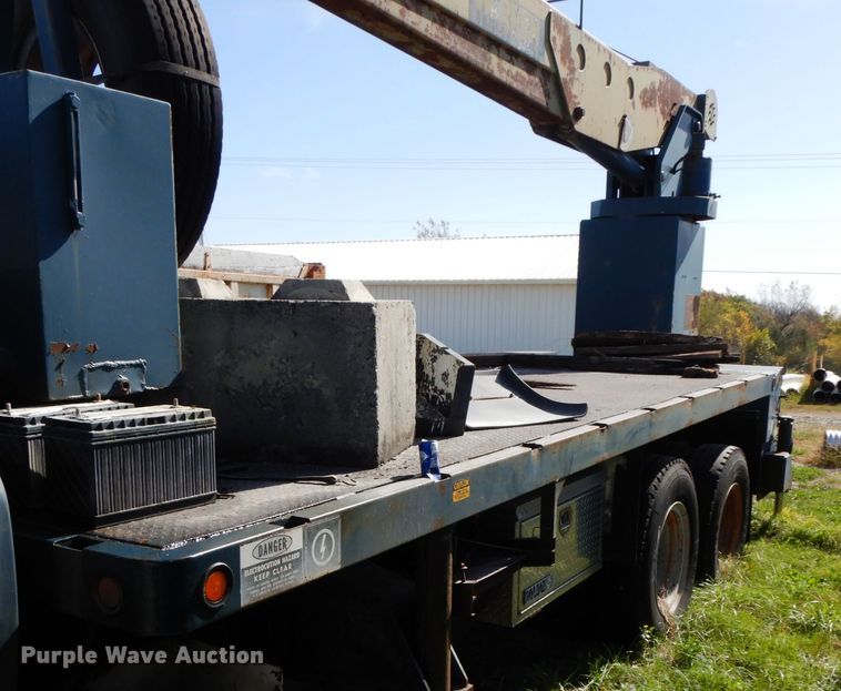 image for item DG6962 1983 GMC 7000  crane truck