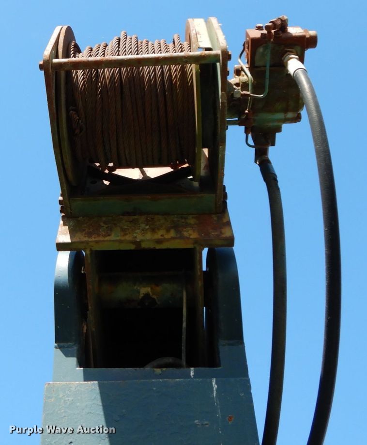 image for item DG6962 1983 GMC 7000  crane truck