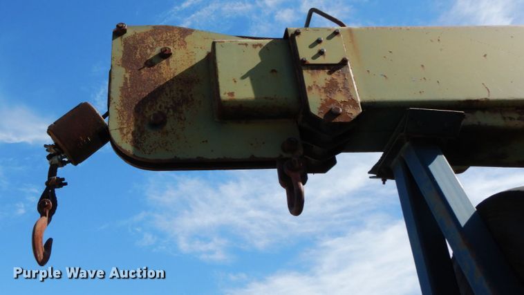 image for item DG6962 1983 GMC 7000  crane truck