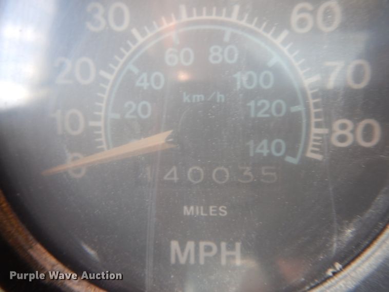 image for item DG6963 1979 International 2275  truck cab and chassis