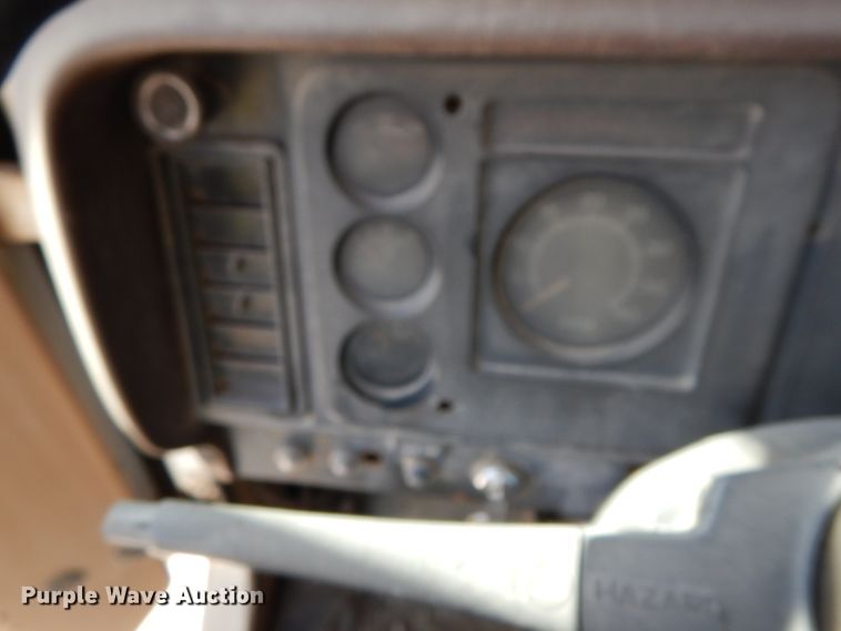 image for item DG6963 1979 International 2275  truck cab and chassis