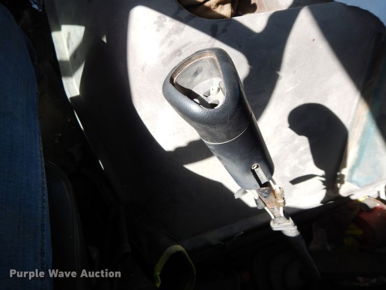 image for item DG6963 1979 International 2275  truck cab and chassis