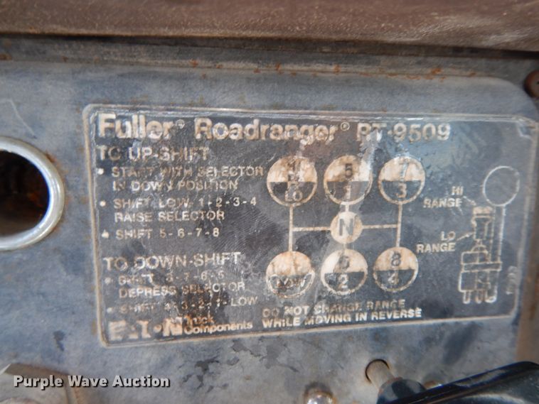 image for item DG6963 1979 International 2275  truck cab and chassis