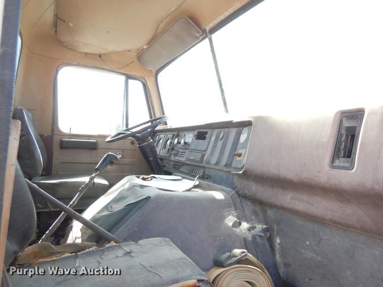 image for item DG6963 1979 International 2275  truck cab and chassis