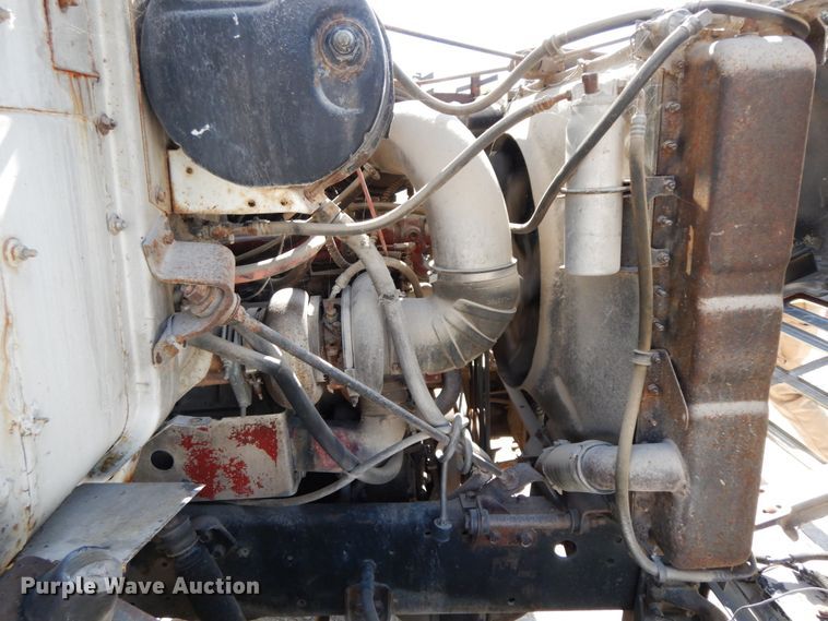 image for item DG6963 1979 International 2275  truck cab and chassis