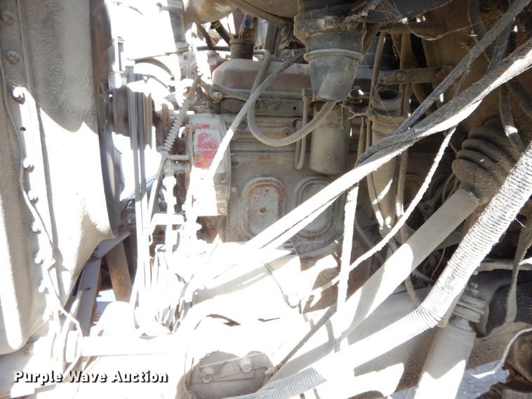 image for item DG6963 1979 International 2275  truck cab and chassis