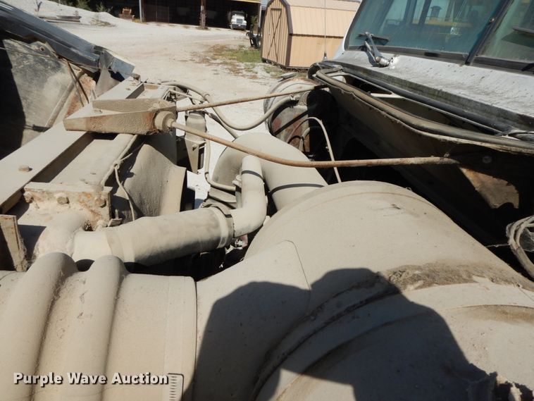 image for item DG6963 1979 International 2275  truck cab and chassis