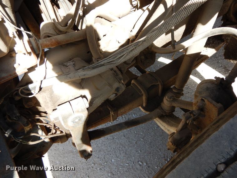 image for item DG6963 1979 International 2275  truck cab and chassis