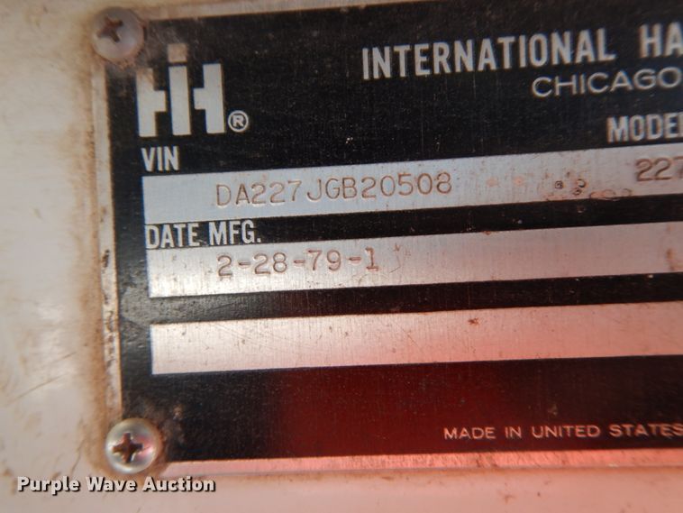 image for item DG6963 1979 International 2275  truck cab and chassis