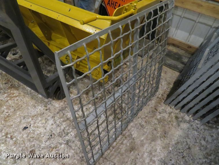 image for item DH3983 Bonnell BV-1662-CS V-box spreader