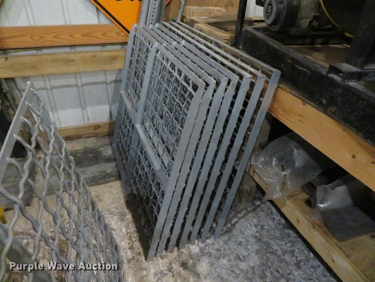 image for item DH3983 Bonnell BV-1662-CS V-box spreader