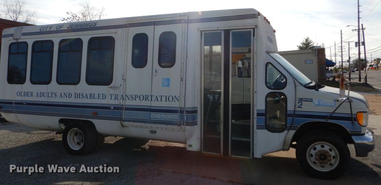 image for item DH5062 1996 Ford Econoline E450 Super Duty shuttle bus