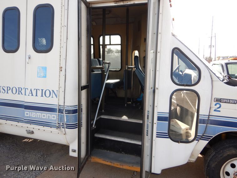 image for item DH5062 1996 Ford Econoline E450 Super Duty shuttle bus