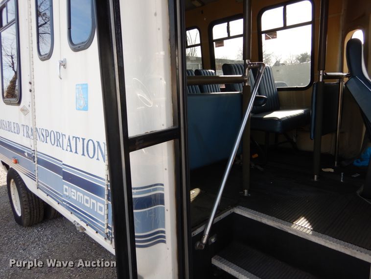 image for item DH5062 1996 Ford Econoline E450 Super Duty shuttle bus