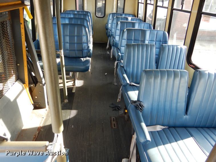 image for item DH5062 1996 Ford Econoline E450 Super Duty shuttle bus