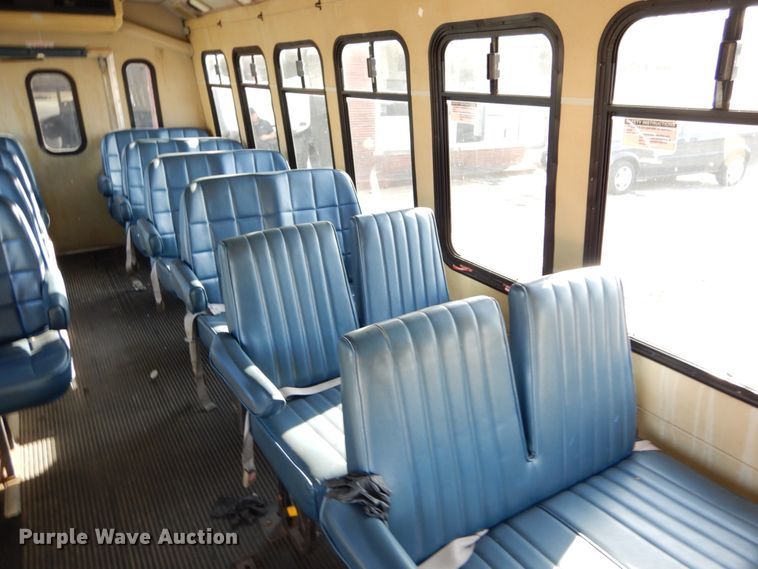 image for item DH5062 1996 Ford Econoline E450 Super Duty shuttle bus