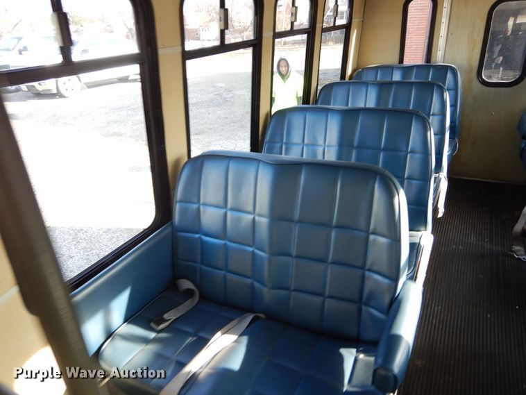 image for item DH5062 1996 Ford Econoline E450 Super Duty shuttle bus