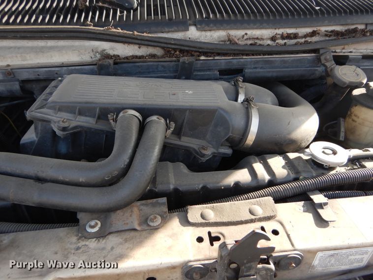 image for item DH5062 1996 Ford Econoline E450 Super Duty shuttle bus