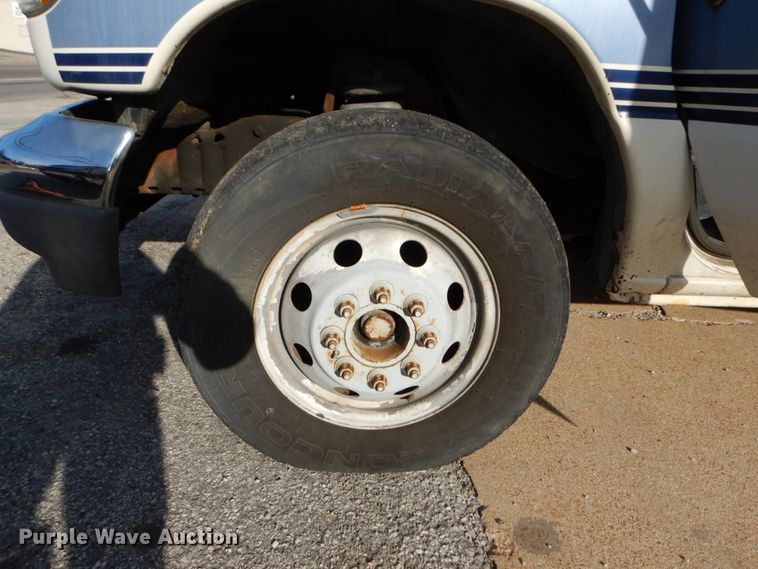 image for item DH5062 1996 Ford Econoline E450 Super Duty shuttle bus