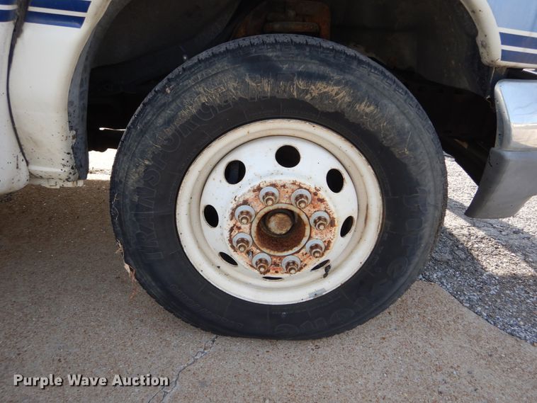 image for item DH5062 1996 Ford Econoline E450 Super Duty shuttle bus