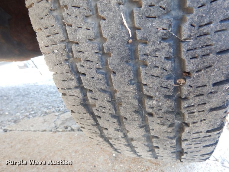 image for item DH5062 1996 Ford Econoline E450 Super Duty shuttle bus