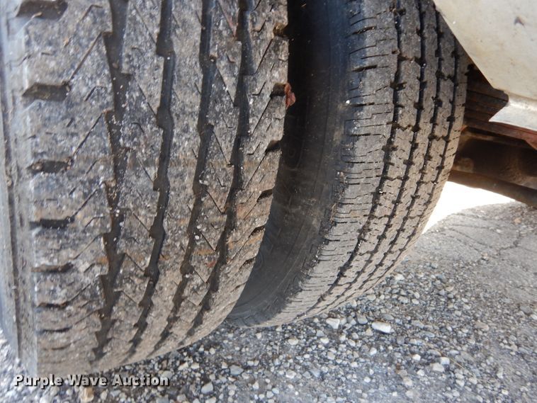 image for item DH5062 1996 Ford Econoline E450 Super Duty shuttle bus