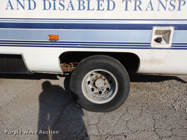 image for item DH5062 1996 Ford Econoline E450 Super Duty shuttle bus