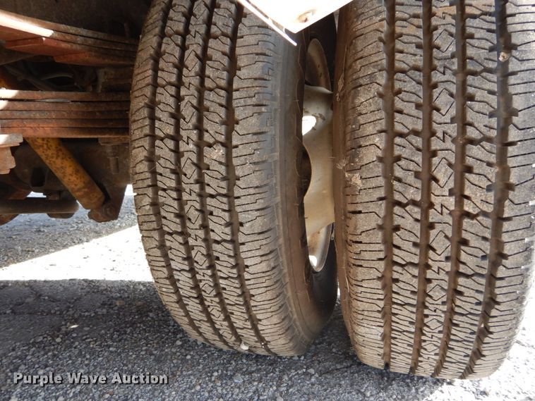 image for item DH5062 1996 Ford Econoline E450 Super Duty shuttle bus