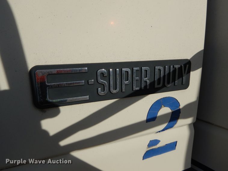 image for item DH5062 1996 Ford Econoline E450 Super Duty shuttle bus