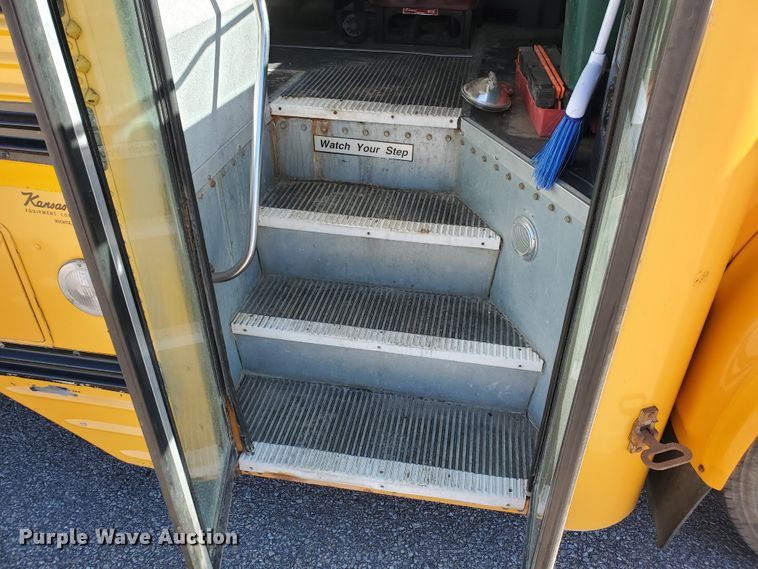 image for item DI5022 2003 International 3800 Blue Bird  school bus