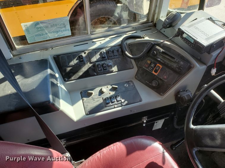 image for item DI5022 2003 International 3800 Blue Bird  school bus