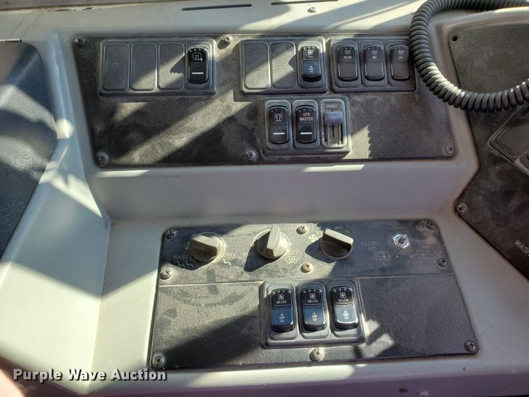 image for item DI5022 2003 International 3800 Blue Bird  school bus