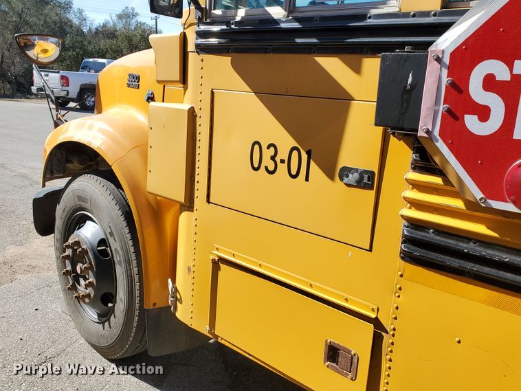 image for item DI5022 2003 International 3800 Blue Bird  school bus