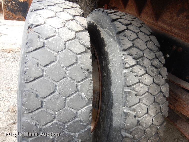 image for item DJ6918 1997 Ford F700  dump truck