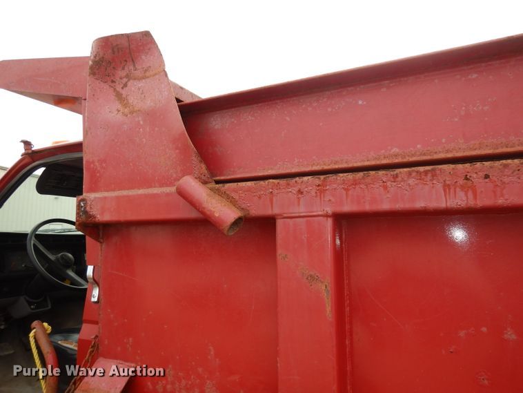 image for item DJ6918 1997 Ford F700  dump truck