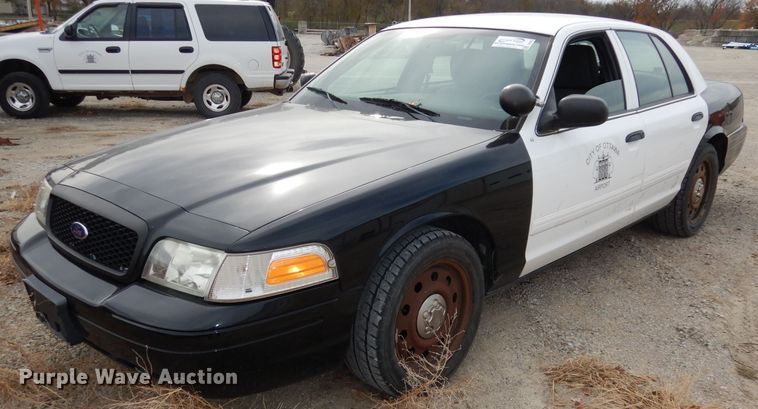 image for item DJ6932 2011 Ford Crown Victoria Police Interceptor