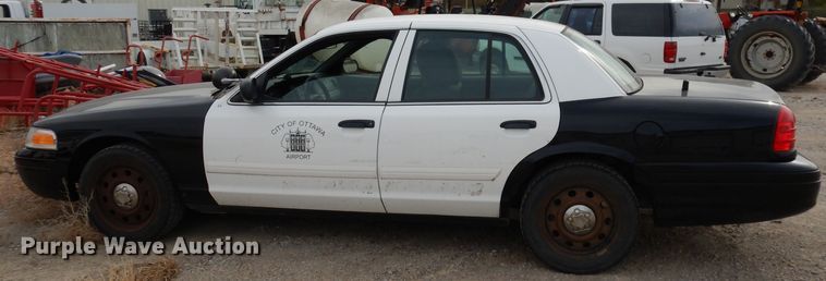 image for item DJ6932 2011 Ford Crown Victoria Police Interceptor