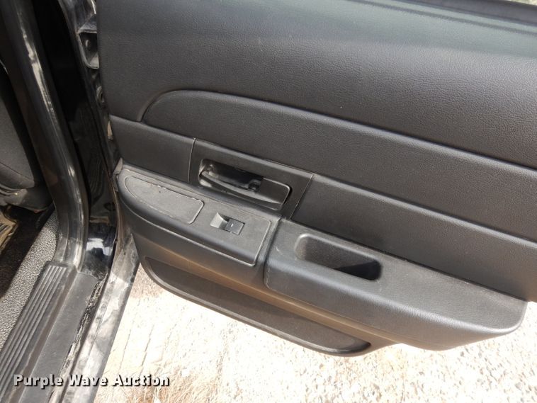 image for item DJ6932 2011 Ford Crown Victoria Police Interceptor