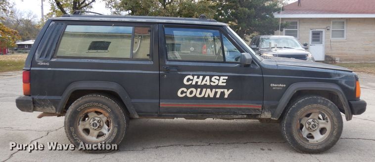 image for item EY9000 1996 Jeep Cherokee Sport  SUV