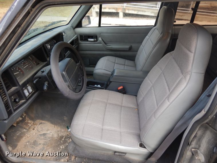 image for item EY9000 1996 Jeep Cherokee Sport  SUV