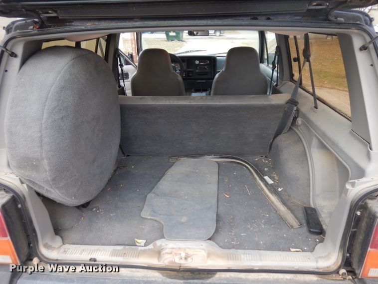 image for item EY9000 1996 Jeep Cherokee Sport  SUV