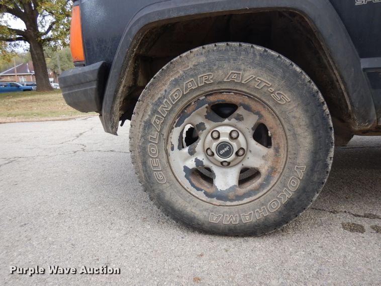 image for item EY9000 1996 Jeep Cherokee Sport  SUV